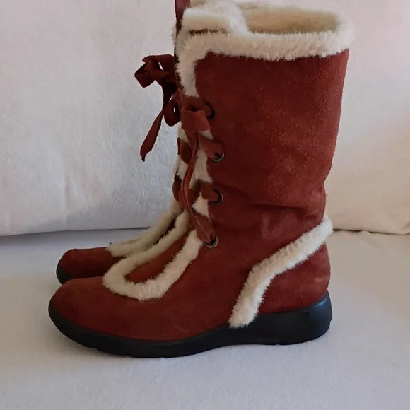 AEROSOLES Brown Faux-Suede Lace-Up Winter Boots with Cream Faux-Fur Trim - Picture 3 of 8